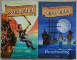 Burchett, Jan / Sara Vogler - 2 boeken: De avonturen van Sam Sabel. Op zoek naar de Haaienrots (deel 1) & De ontvoering (deel 3) [ isbn 9789044737523 & 9789044737547 ]