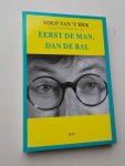 HEK, YOUP VAN `T, - Eerst de man dan de bal.