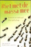 Lee, Hans van der / Verhist-van der Lee, Rieneke - Niet met de massa mee. Groeien in radicaal discipelschap