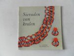 Schafheutle, Maria; vert: Duyser, A.;Illustrator : Scheiders, Toni en Kutschera, Alfred - Vaardige Handen 22 Sieraden van kralen