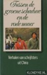 Kinnemark-Lander, Britta (samenstelling) - Tussen de groene schaduw en de rode muur. Verhalen van schrijfsters uit China