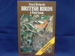 Richards, Alan J. - British birds. A field guide. 372 illustrations, 186 in full colour