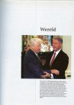 Dop van Jolijn  en Rik Fransen en  Jan Spaans  met Han van Bree - De wereld in 1998  De grote Oosthoek Jaarboek uit 1998 ..  zeer rijk geillustreerd