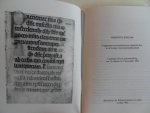 Breugelmans, R. [ eindredactie ]. - Verknipte Rijkdom. - Fragmenten van middeleeuwse handschriften in de Leidse Universiteitsbibliotheek. - Catalogus bij een tentoonstelling van 12 oktober tot 9 november 1992.
