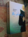 Hunt, Angela - De Auteur