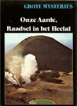 Hoedeman J.J .. die het voorwoord schreef .. Met vele schitterende kleuren illustraties .. omslag illustratie zijn van Beppie Harrison - Onze  Aarde Raadsel in het Heelal ..  uit de serie Grote Mysteries van Lekturama