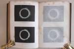 Secchi, P.A.. - Die Sonne. Die wichtigeren neuen Entdeckungen über ihren Bau, Ihre Strahlungen, ihre Stellung im Weltall und ihr Verhältnisszu den übrigen Himmelskörperen. Erster Theil.