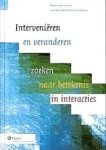 Boonstra , Jaap . & Leon de  Caluwe . [ ISBN 9789013039764 ] 4818 - Interveniëren en Veranderen . ( Zoeken naar betekenis in interacties . ) Verandermanagers en organisatieadviseurs zijn altijd op zoek naar nieuwe manieren om veranderingen vorm te geven. De laatste tijd zijn er interventiemethodieken beproefd die -