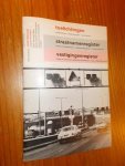 red. - Toelichting behorend bij Amsterdamse wegvervoerskaart. Straatnamenregister. Vestigingenregister. red. - Toelichting behorend bij Amsterdamse wegvervoerskaart. Straatnamenregister. Vestigingenregister.