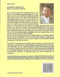 Tolle , Eckhart . [ isbn 9789020282306 ] 4925 - De  Kracht  van  het  Nu . ( Gids voor spirituele verlichting  . ) Tolle's praktische en mystieke boodschap reikt ons transcendente waarheden aan die ons vrij maken. Om de weg te gaan die wordt beschreven in De kracht van het Nu dien je de  -