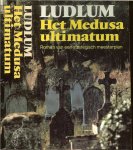 Ludlum, Robert .. geboren op 25 mei 1927 in New York City  Vertaling : Frans en Joyce Bruning .. Omslag P.A.H. van der Harst - Het Medusa ultimatum .. Roman van een strategisch meesterplan