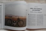 Girdler, Allan / Ron Hussey - Harley-Davidson 90 jaar - 1903-1993. De mijlpalen die H-D tot een legende maakten [ isbn 9789072718372 ]