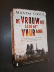 SCOTT, MANDA, - De vrouw die door het vuur ging.
