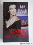 McNaught, J. - Verscheurd door het verleden