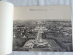 red. - Versailles et les trianons : 24 vues principales en noir