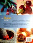 Bastyra , Judy .  & Becky Johnson . [ isbn 9789059201675 ]  0415 - De Thaise keuken . ( In de Thaise cultuur is het een feest om maaltijden voor te bereiden, te koken en op te dienen. Elke maaltijd is een heerlijkheid. Dit boek opent met een overzicht van de geschiedenis van het land en ontdekt de culinaire en  -