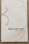 BOKHOVEN, COCKY VAN. - Diep in het zand.