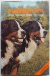 Toepoel P.M.C. ill. Smits e. a. - Onze honden  Keuze, verzorging, fokken, opvoeding met 125 foto's en 250 rasbeschrijvingen