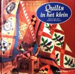 Corcoran , Adele . & Caroline Wilkinson . [ isbn 9789021324975 ] 2216 - Quilts  in  het  Klein . ( Duidelijke stap-voor-stap instructies voor het maken van 17 quilts . ) Tijdbesparende technieken voor patchwork en het snijden of knippen van -