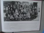 Gerrit Lamberts. - Jubileumboek 125 jaar Basisonderwijs Erm. OLS Erm / openbare basisschool De Piramide 1885 - 2010. ( Noord- Sleen ).