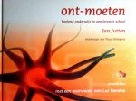 Jutten , Jan .  & Mindmaps van Truus Romgens . & Met een voorwoord van Luc Stevens . [ isbn 9789081344418 ]  5218 - Ont-moeten . ( Boeiend onderwijs in een lerende school . ) De titel van het boek beoogt de kern van onderwijs weer te geven: de ontmoeting waarin mensen van elkaar leren en ook het ?minder moeten? (minder ?Moetisme?). Juttens waarneming is dat er -