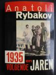RYBAKOV, Anatoli - 1935 en  volgende jaren. Vertaald door Aai Prins en Gerard Rasch.