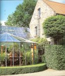 RETOUR PATRICK & ANDRE STEEGMANS - HARMONIE VAN HUIS & TUIN * in nauw contact met de aarde * een uitgelezen plek om jezelf  te vernieuwen * altijd een beetje lente in huis * het jaar rond feest in de tuin * glas als overgang naar het groen * werken en genieten *