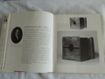 Michael Auer M. -  TRANSLATED AND ADAPTED BY D. B. TUBBS. - The illustrated history of the camera : from 1839 to the present - 70 colour 535 black and white illustrations