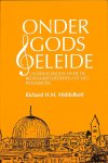 Middelhoff, Richard H.M. - Onder gods geleide. Overwegingen over de bedevaartsliederen uit het psalmboek.