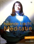 Titmuss , Christopher . [ isbn 9789044300390 ] 0518 - De helende Kracht van Meditatie + CD . ( Mind , Body & Spirit . ) Meditatie is een waardevolle bron om geest en lichaam met elkaar in balans te brengen. Als je het idee hebt dat je achter jezelf aan loopt te rennen, als je vindingrijkheid je in de -