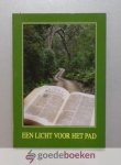Diverse oudvaders, - Een licht voor het pad --- Meditaties van 50 oudvaders. Met een voorwoord van ds. P. Blok