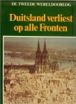Hoek, K.A. van den .. Dick van Koten & Aad Rijpsma .. met heel veel zwart - wit & kleuren Illustraties - Duitsland verliest op alle fronten .. uit Serie De Tweede Wereldoorlog .. De opmars naar de Weichsel  .. En de Russische stoomwals
