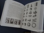 David Wade. - Quadrivium: rekenkunde, meetkunde, muziek en astronomie voor iedereen. Sciencia: wiskunde, natuurkunde, scheikunde, biologie en astronomie voor iedereen. Designa: technische geheimene van de traditionele visuele kunsten. [3 vols.]