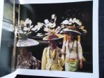 Umar Kayman & Harri Peccinotti - Semangat Indonesia: Suata Perjalanan Budaya [The Soul of Indonesia, A Cultural Journey]