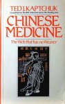 Ted J. Kaptchuk . [ isbn 9780712611725 ]  0817 - Chinese Medicine . ( The Web That Has No Weaver . ) In the ancient tradition of Chinese medicine, illness is a disharmony of the whole body. The aim is to restore harmony through herbal medicine, acupuncture, moxibustion and the diagnostic skills -