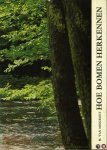 MIEGROET, M. van - Hoe bomen herkennen. Handleiding met de kenmerken van de bijzonderste boomsoorten in ons land. Verlucht met 400 pentekeningen van boomkarakteristieken.