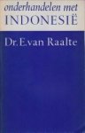RAALTE, DR. E. VAN - Onderhandelen met Indonesië. Het Nieuw-Guinea-Vraagstuk