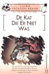 Braun , Lilian  Jackson . [ isbn 9789044924800 ] 1023 - 2480 ) De Kat Die er Niet Was . ( Verslaggever Jim Qwilleran laat zich door zijn vriendin Polly overhalen deel te nemen aan een groepsreis naar Schotland. Qwilleran verheugt zich op een rustig verblijf in het land van zijn voorvaderen, maar komt -