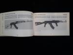 Weeks, John - Jane's Pocket Book 17 Rifle and Light Machine Guns