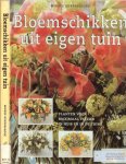 Kurpershoek, Mineke .. Fotoredactie Marieke Uiterwijk  en Redactie Jacqueline  Wouda - Bloemschikken uit eigen tuin  ..    Planten voor maximaal plezier in huis en in de tuin