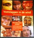 Swift, Anthony & Perry, Ann - Voetstappen in de wind --- Nomadenvolken vertellen