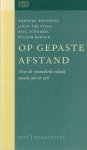 Westhoff, Hanneke et al - Op gepaste afstand. Over de veranderde relatie tussen ziel en zuil