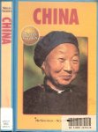 Rijsbergen Miep  en Drs Frans Stravers  met foto Redactie  Heinz Vestner - China