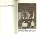 Mol, Albert boek uit 1976 voorin een foto van moeder miep & albert [een postzegel van het groothertogdom luxemburg] - Mèngele Broek  & PINTJE BILLEN * met veel foto's & lachen...om humor die treft in amsterdam...om ellende in parijs...om bloot ...om blonde greet in londen ...om kapsones op ambassades en dertig beesten