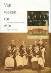 Vlis, Ingrid van der - Schiedam: VAN WEZEN TOT ZIJN - Vier eeuwen zorg voor jongeren - compleet met DVD - Als Nieuw!