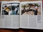 Vos, Paul D.J. de, vert., samenst.en redactie. - Natuurlijk Afrika. Met foto impressies van Prins Bernhard.