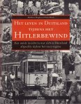 Hughes, Matthew & Chris Mann - Het Leven in Duitsland tijdens het Hitlerbewind (Een uniek inzicht wat zich in Duitsland afspeelde tijdens het nazi-regime), 220 pag. hardcover, gave staat