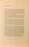 Krishnamurti , Jiddu . [ isbn 9789020254167 ] 2809 - Over Opvoeding . ( Geillustreerd met enkele foto's van krisnhnamurti . ) Gesprekken van de Indiase denker - Eensdeels met leerlingen, anderdeels met leraren - Over geestelijke grondslagen voor de opvoeding. In onze samenleving gaan we er -
