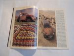 Ilous, Joelle (tekst) & Philippe Hayat (fotografie) - Die gekke bolides. De mooiste 2 PK's ter wereld - Speciaal nummer 1. Parijs: Agence Etapp, 1985 - CHROOM FLAMMEN - DE EEND 2CV.