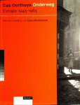 Jong , J. de . & T. Mulder . & R. Suermondt . [ isbn  9789025463212 ]  ( Met een inleiding van Cees Nooteboom . ) - Cas Oorthuys Onderweg . ( Europa 1945-1965 . )  Samen met Henri Cartier-Bresson was Cas Oorthuys de enige fotograaf die in de jaren vijftig intensief rondreisde door Europa. In opdracht van de (toenmalige) uitgeverij Contact maakte hij een zeer  -